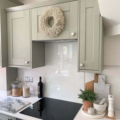 Light Sage Green Kitchen Walls, Splashback Kitchen Ideas, Sage Green Kitchens, Sage Green Kitchen Ideas, Sage Green Kitchen Walls, Sage Green Cabinets, Timeless Kitchen Cabinets, Green Kitchen Ideas, Green Kitchen Walls