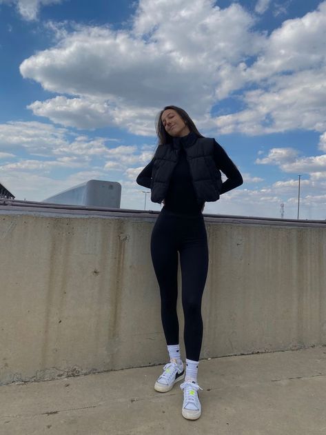 Turtle Neck And Leggings Outfit, Winter Nike Outfit, Athletic Outfits Winter Sporty Chic, Nike Employee Outfit, Simple Sporty Outfits, Fits With Black Leggings, Outfit With Leggings Winter, Nike Blazer Outfit Fall, Nike Winter Outfits