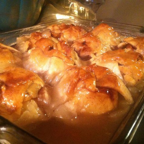 Old Fashioned Apple Dumplings Old Fashioned Apple Dumplings Recipe, Apple Dumpling Recipe, Apple Dumplings, Apple Dessert Recipes, Dumpling Recipe, Italian Pizza, Apple Desserts, Sweet Sauce, Granny Smith