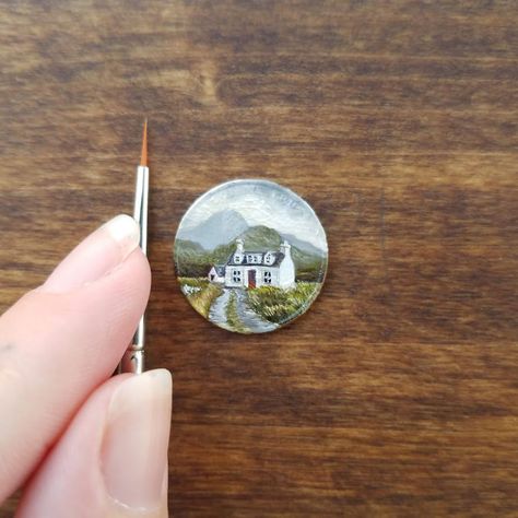 I Create Tiny Oil Paintings On Pennies (63 Pics) Penny Art, Mini Oil Painting, London Gallery, Painting Miniatures, Miniature Paintings, Coin Art, Daily Exercise, Round Canvas, Small Canvas Art