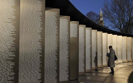 Memorial Architecture, Beautiful Vietnam, Glasgow School Of Art, Vietnam Veterans Memorial, Urban Furniture, Granite Stone, Wayfinding Signage, Memorial Garden, Memorial Park