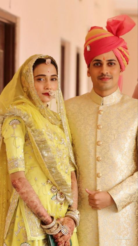 Rajputi Groom, Rajastani Attire, Rajput Groom, Rajputi Couple, Rajasthani Couple, Rajput Wedding, Rajputana Culture, Mehendi Dress, Rajasthani Bride