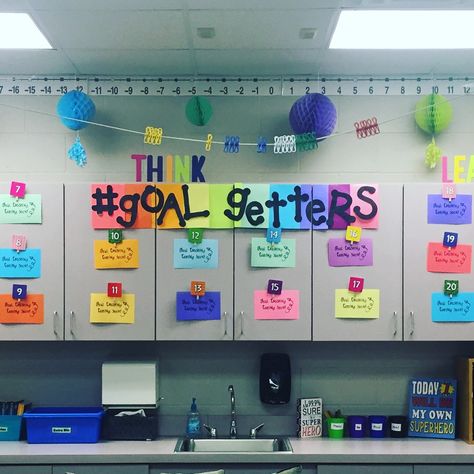 Goals Goals Bulletin Board Ideas, Classroom Goals Display, Smart Goals Bulletin Board, Reading Goals Bulletin Board, Student Goals Display, Leadership Bulletin Boards, Goal Setting Bulletin Board, Student Goals Bulletin Board, Year 4 Classroom