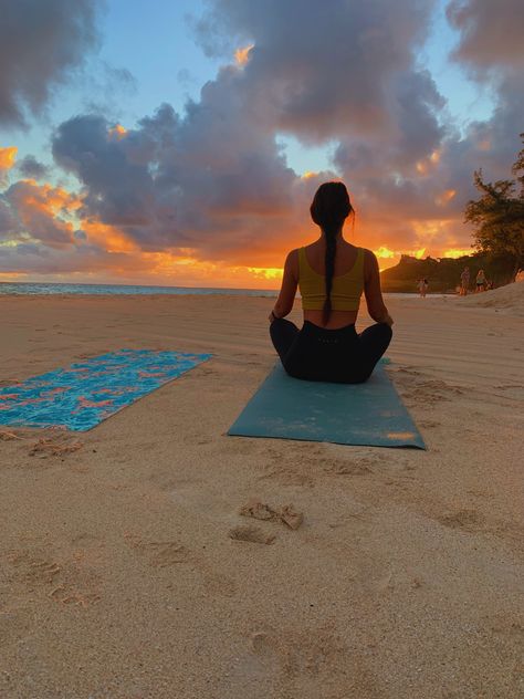 sunrise yoga in oahu hawaii Aesthetic Meditation Pictures, Sunrise Meditation Aesthetic, Workout Beach Aesthetic, Beach Meditation Aesthetic, Early Morning Yoga Aesthetic, Yoga On The Beach Aesthetic, Bali Yoga Aesthetic, Sunrise Yoga Aesthetic, Beach Yoga Aesthetic