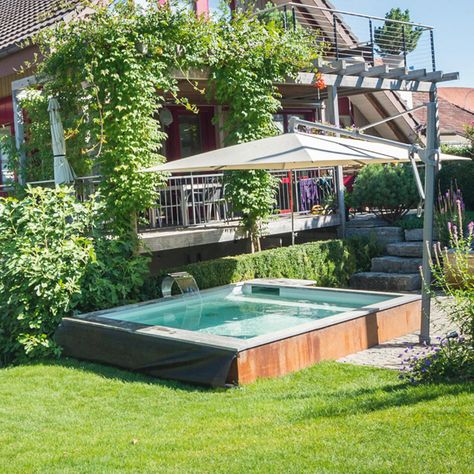 Mini-Pools: Badespaß im Kleinformat Patio Chico, Mini Swimming Pool, Landscape Ideas Front Yard Curb Appeal, Kleiner Pool Design, Pools For Small Yards, Mini Pool, Small Pool Design, Pool Decor, Wallpaper Tumblr