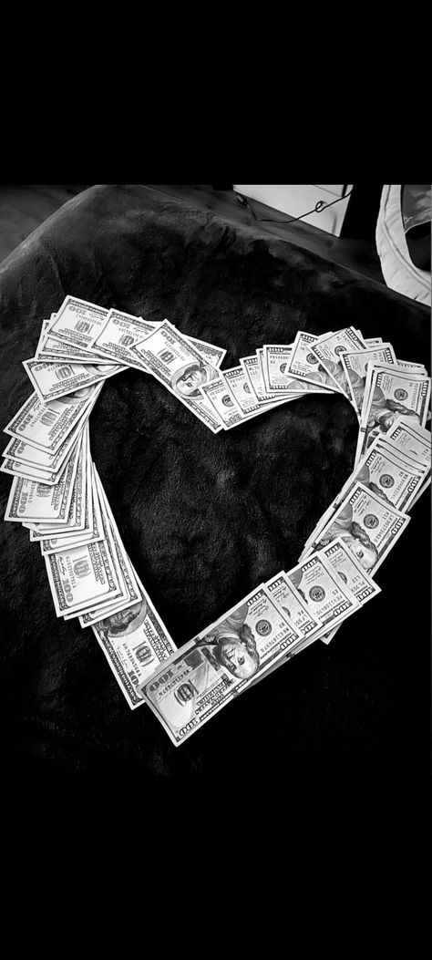 Money Heart Wallpaper, Cute Black Backgrounds Aesthetic, Money Asthetics Wallpaper, All Black Aesthetic Wallpaper, Black Cute Wallpaper Aesthetic, I Love My Boyfriend Wallpaper Iphone, Iphone 16 Wallpaper Black, Lock Screen And Home Screen Wallpaper Aesthetic, Wallpaper Set Up