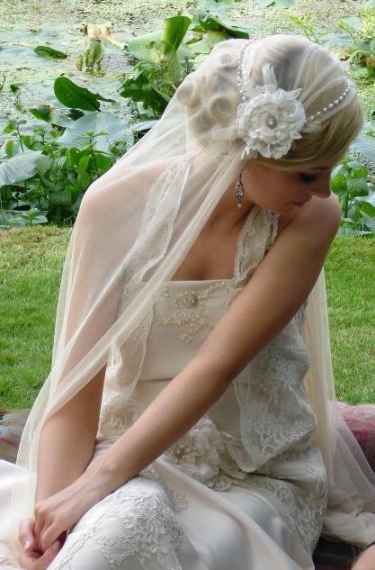 Vintage Bride Veil, 1970s Wedding Veil, Unique Wedding Veil Ideas, Veil Or No Veil, Beautiful Wedding Hairstyles, Vintage Veil, 1920s Fashion Dresses, 1920's Style, Bride Veil