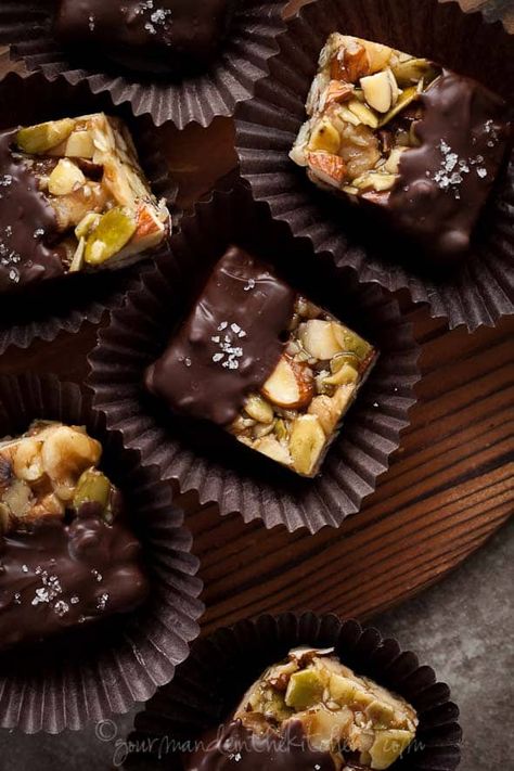 Real Food Snacks, Dream Cafe, Chocolate Snacks, Delectable Desserts, Chocolate Nuts, Valentines Ideas, Homemade Candies, Paleo Dessert, Healthy Sweets