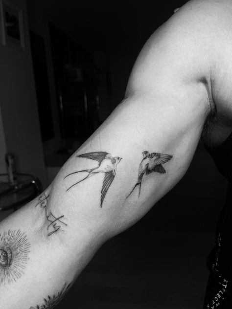 Tattoo Ideas For Men Fine Line, Men Swallow Tattoo, Men’s Tattoo Inspiration, Swallow Bird Tattoo Men, Mens Fineline Tattoo, Men’s Animal Tattoo, Robin Tattoo Men, Self Development Tattoo, Humming Bird Tattoo Forearm