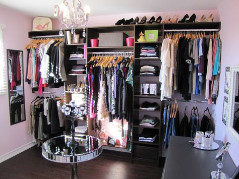 Spare Room Closet, Spare Bedroom Closets, Organized Closet, Closet Vanity, Dressing Room Closet, Things To Wear, Closet Room, Vanity Room, Dream Closets