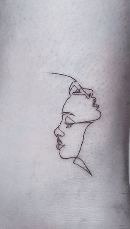 Faces Outline Tattoo, Abstract Friendship Tattoo, Linework Face Tattoo, Line Work Face Tattoo, Greek Bust Tattoo Minimalist, Sculpture Tattoo Minimalist, Minimal Face Tattoo, Faces Tattoo Minimalist, Famous Art Tattoo Minimalist