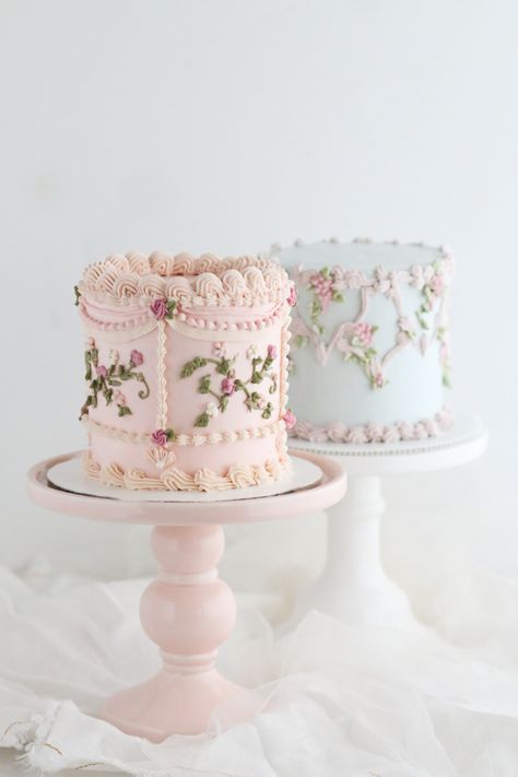 Fancy Buttercream Cakes, Vintage Inspired Birthday Cakes, French Cake Design, Royal Wedding Cakes, Shabby Chic Cake, Bridgerton Cake Design, Vintage Cake Flowers, Feminine Cake, Bridgerton Cakes Ideas