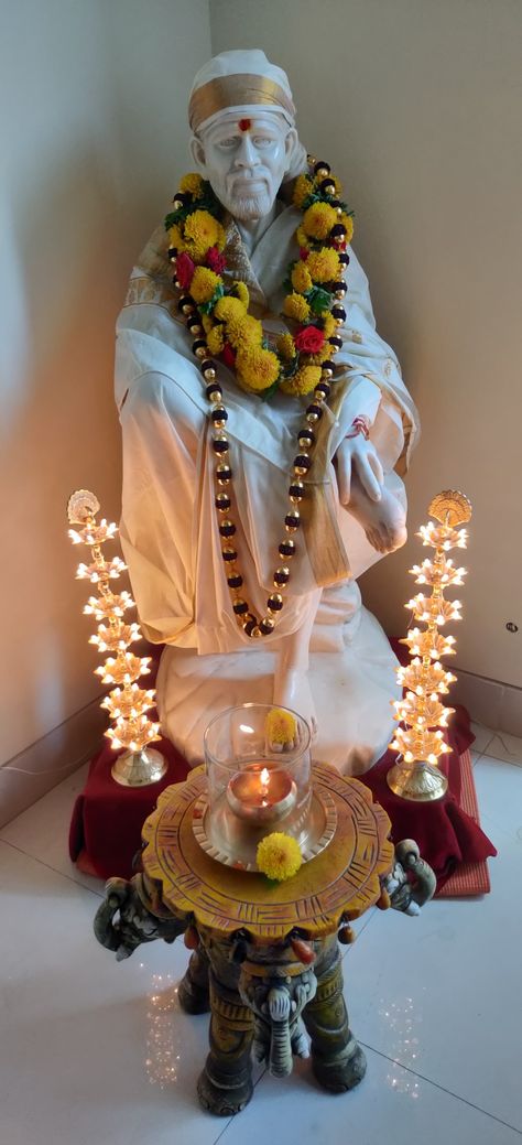 Sai Baba Status, Father Daughter Poses, Sai Baba Images, Good Morning Kiss Images, Morning Kiss, Ganapati Bappa, Good Morning Kisses, Shirdi Sai Baba Wallpapers, Kiss Images