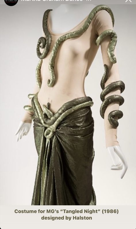 Medusa Halloween Costume, Karneval Diy, Snake Costume, Medusa Costume, Martha Graham, Fashion Institute Of Technology, Nyc Fashion Week, Fashion Institute, Fantasias Halloween