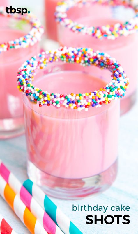 Bright pink shots that taste just like birthday cake! Simply rim shot glasses with frosting and sprinkles, then shake together these sweet and boozy birthday drinks. Pink Shots, Birthday Cake Shots, Cake Shot, Cake Shots, Pink Birthday Cake, Birthday Shots, Pudding Shots, 21st Cake, Jello Shot Recipes