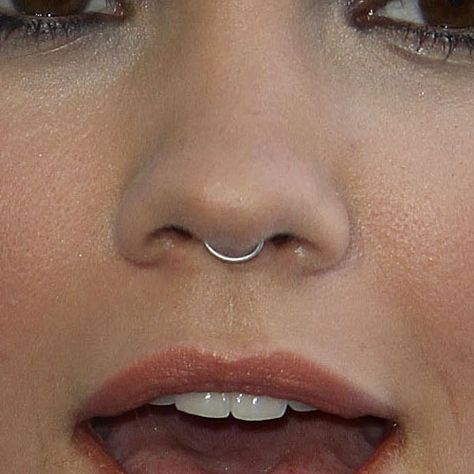 Maia Mitchell Septum Piercing | Steal Her Style Diy Piercing, Bijoux Piercing Septum, Faux Septum Ring, Septum Piercing Jewelry, Faux Septum, Septum Hoop, Septum Piercings, Piercing Septum, Gold Bar Earrings