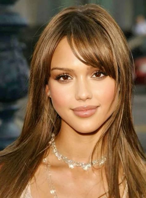 90s Actors And Actresses, Most Beautiful Brown Eyes, Jessica Alba Curtain Bangs, Jessica Alba Unedited, Jessica Alba Deep Autumn, Brown Hair Brown Eyes Celebrities, Jessica Alba 2000s Makeup, 2000s Jessica Alba, Jessica Alba Side Profile