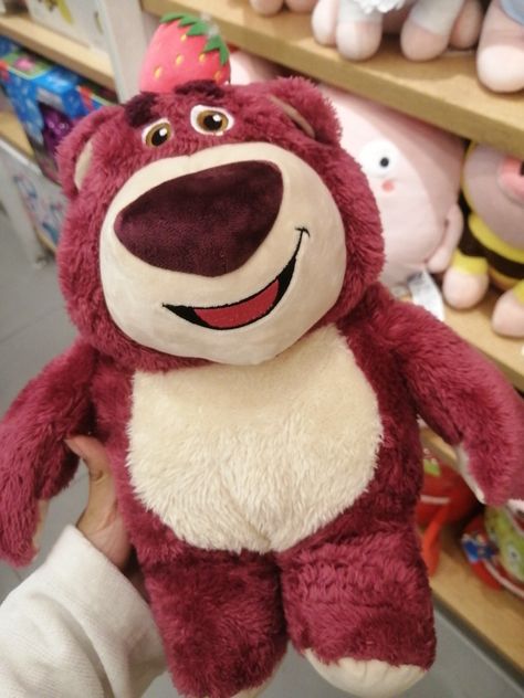 Lotso oso Disney Souvenirs, Kpop Drawings, Iphone Wallpaper Girly, Beaded Bracelets Diy, Toy Story, Iphone Wallpaper, Best Gifts, Teddy Bear, Dolls