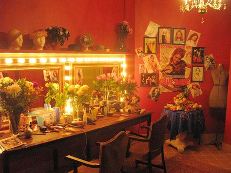 Backstage Broadway dressing room for Sharpay's (Ashley Tisdale) evil nemesis Amber Lee Adams (Cameron Goodman) stage set. Theatrical Aesthetic, Stephanie Garber, Ashley Tisdale, Changing Room, Boutique Interior, Vintage Circus, Makeup Room, Stage Set, Green Rooms