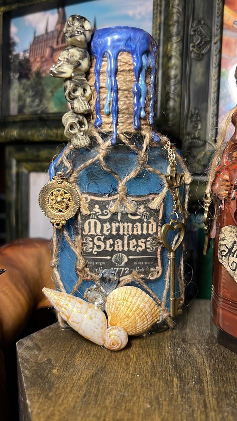 Mermaid Potion Bottle, Dragon Potion Bottle, Potion Bottle Ideas, Mermaid Tears Potion Bottle, Diy Potion Bottles Halloween, Potion Bottles Aesthetic, Potion Bottles Diy, Potion Bottle Art, Mermaid Potion