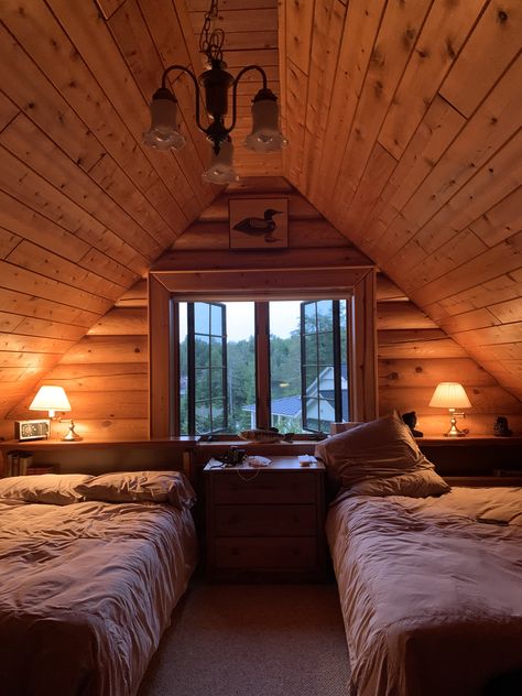 Cabin House Bedroom Ideas, Loft Cabin Interior, Camping Cabin Interior, Beds In Loft Area, Pretty Cabin Houses, Log Cabin Interior Ideas Bedroom, Small Cabin Room Ideas, Cabin Twin Beds, Cabin Rooms Bedrooms