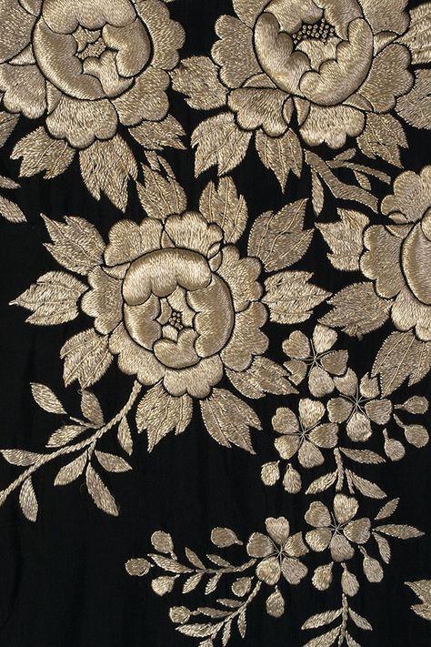 Detail of embroidery on black silk kimono, Japanese, ca. 1920-40, KSUM 1990.35.3 ab. Japanese Embroidery, Embroidery On Black, Embroidery Kimono, Pola Bordir, Kimono Japanese, Chinese Embroidery, Sashiko Embroidery, Pola Sulam, Learn Embroidery