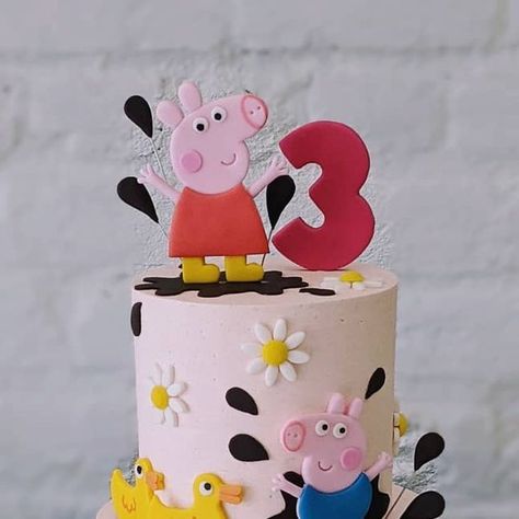 Pig Pen Cake, Props Pig Cake, Props Pig Cupcakes, Birthday Cake Piggies, 3d Peppa Pig Cake, Pig Cake, How To Make Cake, Birthday Party Decorations, Party Decorations