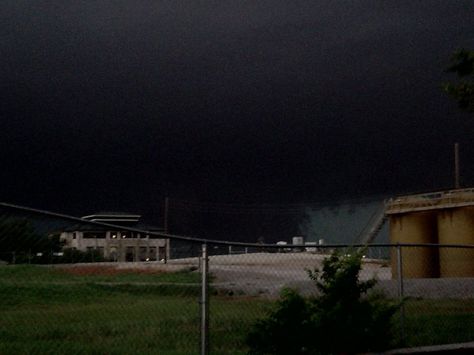 Just mean. 05/31/2013 tornado in Oklahoma El Reno Tornado, Tornado Pictures, Oklahoma History, Storm Chasing, Pretty Photography, Storm Shelter, Wild Weather, Look At The Sky, Meteorology