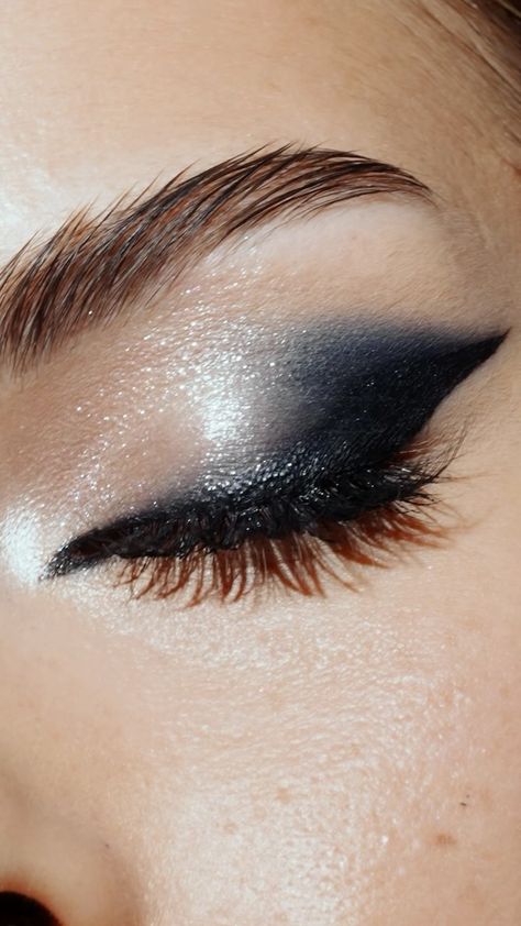 Natasha Denona | 🚨NYE GLAM ALERT🚨 Ring in the New Year the right way with my must-have Xenon Eyeshadow Palette and this gorgeous midnight smokey eye look✨.… | Instagram Nye Smokey Eye, Black Eye Looks Eyeshadows, Winter Holiday Makeup, Black And White Eyeshadow Looks, White And Black Eyeshadow, Black Makeup Eye, New Years Eyeshadow Looks, New Year Eyeshadow Looks, Black Eye Shadow Looks