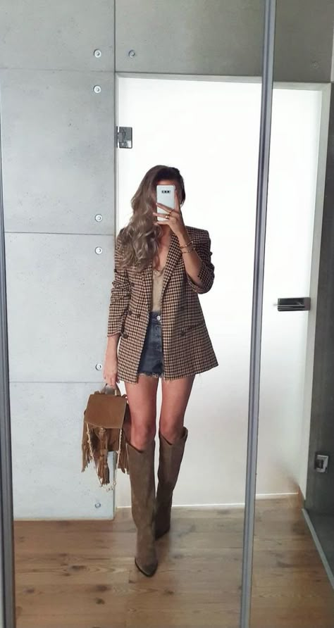 Malibu Outfit Fall, Lane Boots Outfit, Outfit Botas Cowboy Mujer, Brown Suede Cowboy Boots Outfit, Dublin Outfit Spring, Tall Suede Boots Outfit, Cowboy Boots Outfit Casual, Cowboy Boots And Dresses Outfit, Blue Boots Outfit