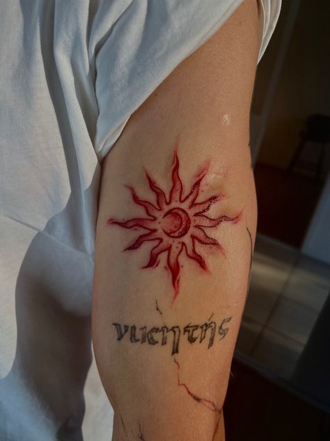 Sick Thigh Tattoos, Anime Sun Tattoo, Red On Black Tattoo, Big Forearm Tattoo Men, Tattoos About Dreaming, Cool Memorial Tattoos, Sun Tattoos Simple, Red Bee Tattoo, Honduran Tattoos