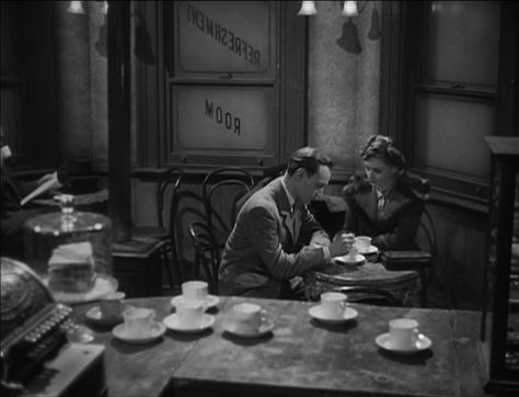 Brief Encounter 1945 First shot of the lovers Dr. Alec Harvey and Laura Jessen in this film Paul Bakery, David Lean, Brief Encounter, Fritz Lang, Film Grab, Romantic Drama, Martin Scorsese, Poses References, Stanley Kubrick