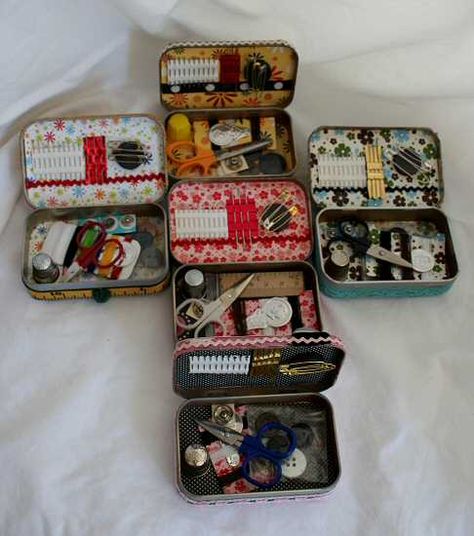 Tin Crafts, Operation Christmas Child Shoebox, Altoid Tin, Sewing Case, Altoids Tins, Needle Books, Altered Tins, Christmas Child, Mint Tins