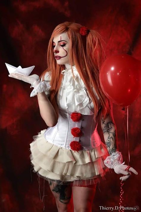 Pennywise Halloween Costume, Pennywise Cosplay, Clown Halloween Costumes, Joker Halloween, Best Couples Costumes, Female Clown, Jessica Nigri, A Clown, Halloween Costume Outfits