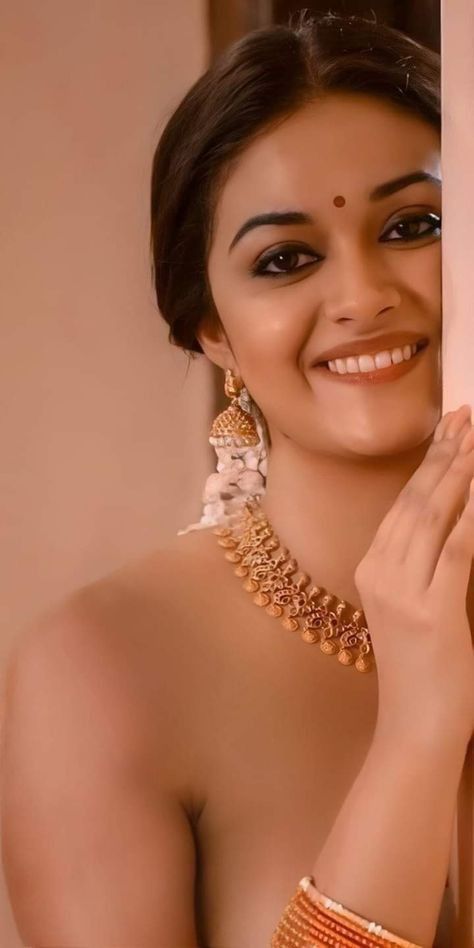 Keerthy Suresh Bra, Keerthi Suresh, Keerthy Suresh, Actress Hairstyles, Regular People, Actress Without Makeup, Beauty Face Women, Normal People, Hottie Women