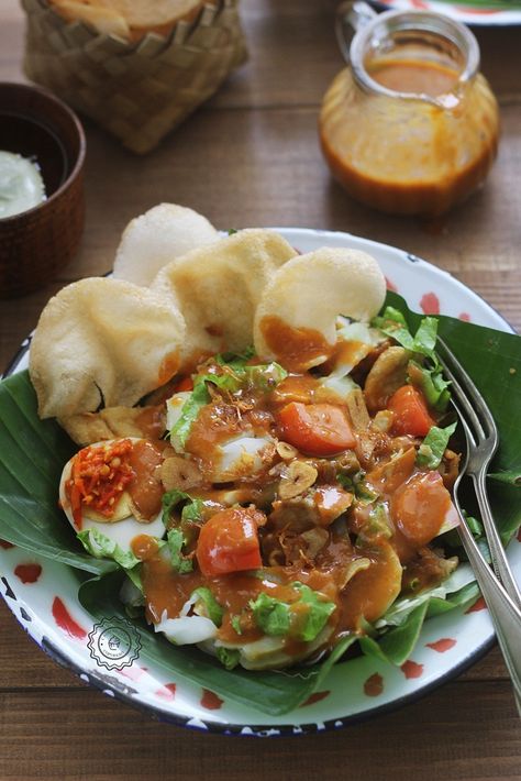 Gado - Gado Indonesian Peanut Sauce Recipe, Bunless Burger, Pembuat Roti, Peanut Sauce Recipe, Gado Gado, Pop Up Restaurant, Indonesian Cuisine, Culinary Recipes, Peanut Sauce