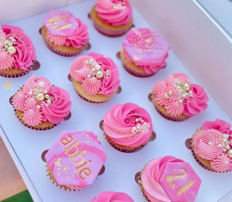 The most beautiful box of pink cupcakes for a small birthday celebration 💕😍 #cake #cupcakes #cakecompany #cakemasters #cupcakepiping… | Instagram Cakes For Occasions, Pink Cupcakes Birthday, Hot Pink Cupcakes, Sparkly Cupcakes, Sweet 16 Cupcakes, Sparkle Cupcakes, Easy Cupcakes Decoration, Barbie Cupcakes, Bakery Style Cake