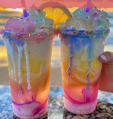 Unicorn Lemonade, Passion Tea Lemonade, Bubble Tea Flavors, Iced Drinks Recipes, Colorful Desserts, Colorful Drinks, Squeezed Lemon, Candy Drinks, Lemonade Drinks