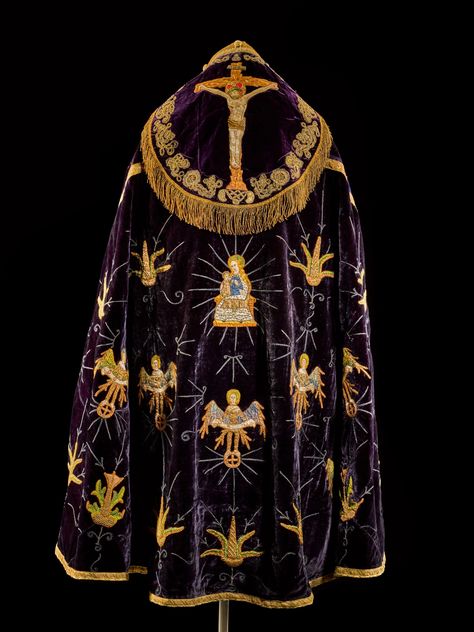 A Fifteenth Century English Cope ~ Liturgical Arts Journal Painting Woodwork, Medieval Embroidery, Liturgical Colours, Velvet Embroidery, European Sculpture, Medieval Fashion, Art Institute Of Chicago, Purple Velvet, Victoria And Albert