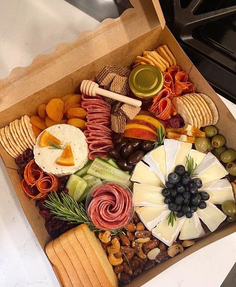 Father's Day Charcuterie Board, Large Charcuterie Box Ideas, Brie Board Ideas, Work Charcuterie Board, Boxed Charcuterie Board, Platter Box Ideas, Coldcut Platter, Mother’s Day Charcuterie Box Ideas, Charcuterie Board Box Ideas