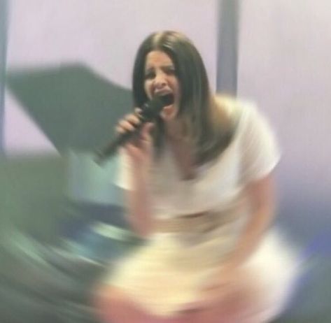 singing meme reaction pic Reaction Memes Music, Singing Meme, Lana Del Rey Pictures, Lana Del Rey Memes, Black People Memes, Academy Museum Gala, Singing Funny, Playlist Covers Photos, Academy Museum