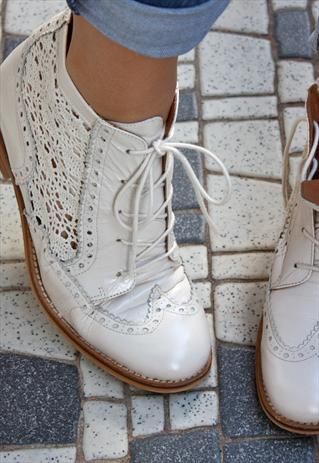 Brogues Style, Summer Boots, Oxford Boots, Shoe Boot Sandals, Kinds Of Shoes, Gorgeous Shoes, Crazy Shoes, Boots Women, Pretty Shoes