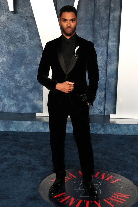 Hollywood Party Outfit, Hollywood Theme Party Outfit, Black Mens Fashion Suits, Iconic Pics, Party Dress Codes, Dolce And Gabbana Suits, Party Outfit Men, Hollywood Party Theme, Hollywood Vanity