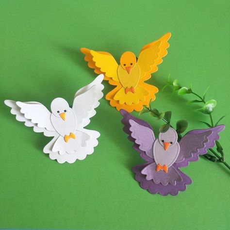 Paper Flower Crafts, Hand Crafts For Kids, Paper Birds, Wall Hanging Crafts, Seni Origami, Diy Crafts Paper Flowers, Diy Paper Crafts Decoration, Paper Flowers Craft, Paper Flower Wall