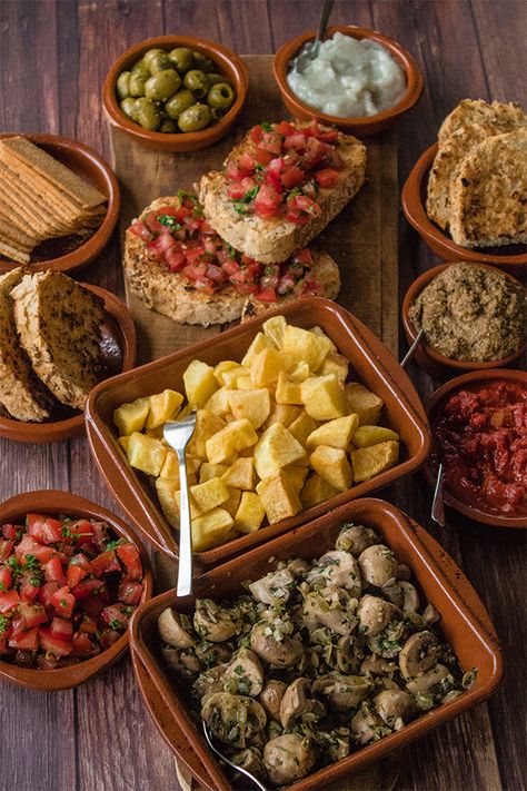 These are my vegan Spanish tapas recipes! Enjoy! :) #vegan #recipe #tapas #spanish Spanish Dinner, Tapas Dinner, Spanish Tapas Recipes, Spain Food, Tapas Recipes, Spanish Tapas, Pizza Bites, Dinner Party Recipes, Vegan Appetizers