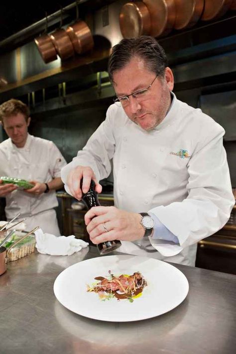 Chefs and food lovers all over the country mourn the loss of celebrity chef Charlie Trotter today. Cha Bar, Chef Work, Cooking Chef, Best Chef, Top Chef, Cooking Art, Professional Chef, A Chef, Celebrity Chefs