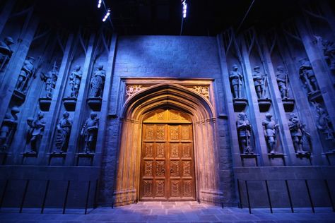 Hogwarts Great Hall entrance Warner Brothers Studio Tour, Hogwarts Great Hall, Harry Potter Tour, Potter Studio, Harry Potter Studio Tour, Harry Potter Set, Harry Potter Studios, The Great Hall, Day Trips From London