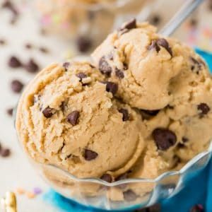 Edible Chocolate Chip Cookie Dough, Eggless Cookie, Egg Free Cookies, Cookie Dough To Eat, Edible Cookie Dough Recipe, Cookie Dough Recipe, Pastas Recipes, Raw Cookie Dough, Mug Cakes