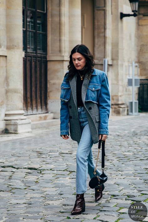 Gray Denim Jacket Outfit, Jean Jacket Street Style, Nyc Mens Fashion, Madelynn Furlong, Denim Street Style, Vintage Bandana, Looks Street Style, Paris Street, Street Style Inspiration