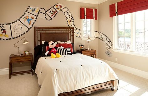 Custom-painted Disney film strip on the bedroom walls - Decoist Disney Kids Rooms, Disney Themed Bedrooms, Mickey Mouse Room, Disney Bedroom, Mickey Mouse Bedroom, Disney Themed Rooms, Casa Disney, Deco Disney, Disney Room Decor